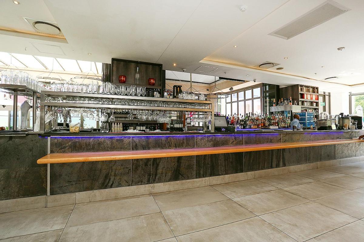 305 Sandton Skye Йоханесбург Екстериор снимка